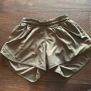 Lululemon Hotty Hot Short